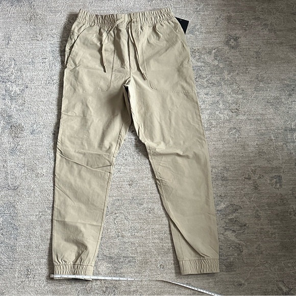 Lululemon men’s ABC JoggerSize MColor khakiNWT